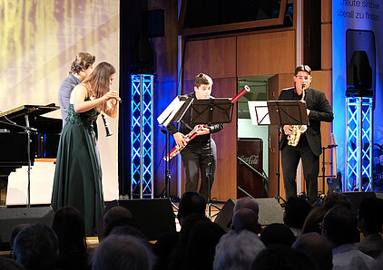 Familie Bubreg Sara - Querflöte, Bence - Klarinette, Levente - Fagott, Marton - Saxophon