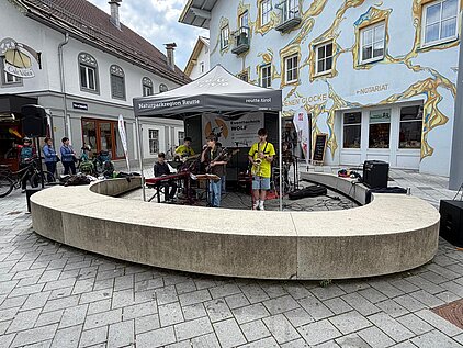 Bild der Band "Die blauen Bananen" im Markt