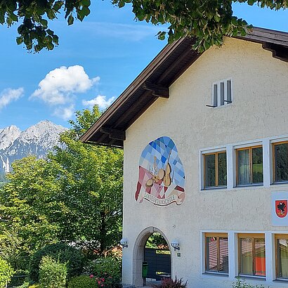 Aussenaufnahme der Landesmusikschule Söllandl im Sommer