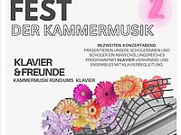 Grauer Hintergrund mit Bild von Saxophon in silber und Klarinette mit Blumen in pink umrahmt - Text schwarz Fest der Kammermusik Teil 2