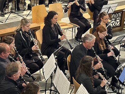Ensemble von der Seite.