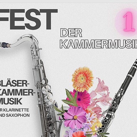 Grauer Hintergrund mit Bild von Saxophon in silber und Klarinette mit Blumen in pink umrahmt - Text schwarz Fest der Kammermusik Teil 1