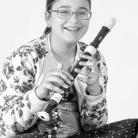Mädchen mit Blockflöte