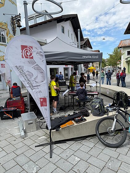 Bild der Band "Die blauen Bananen" im Markt