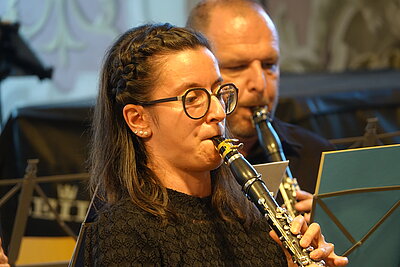 Großansicht Musikerin.