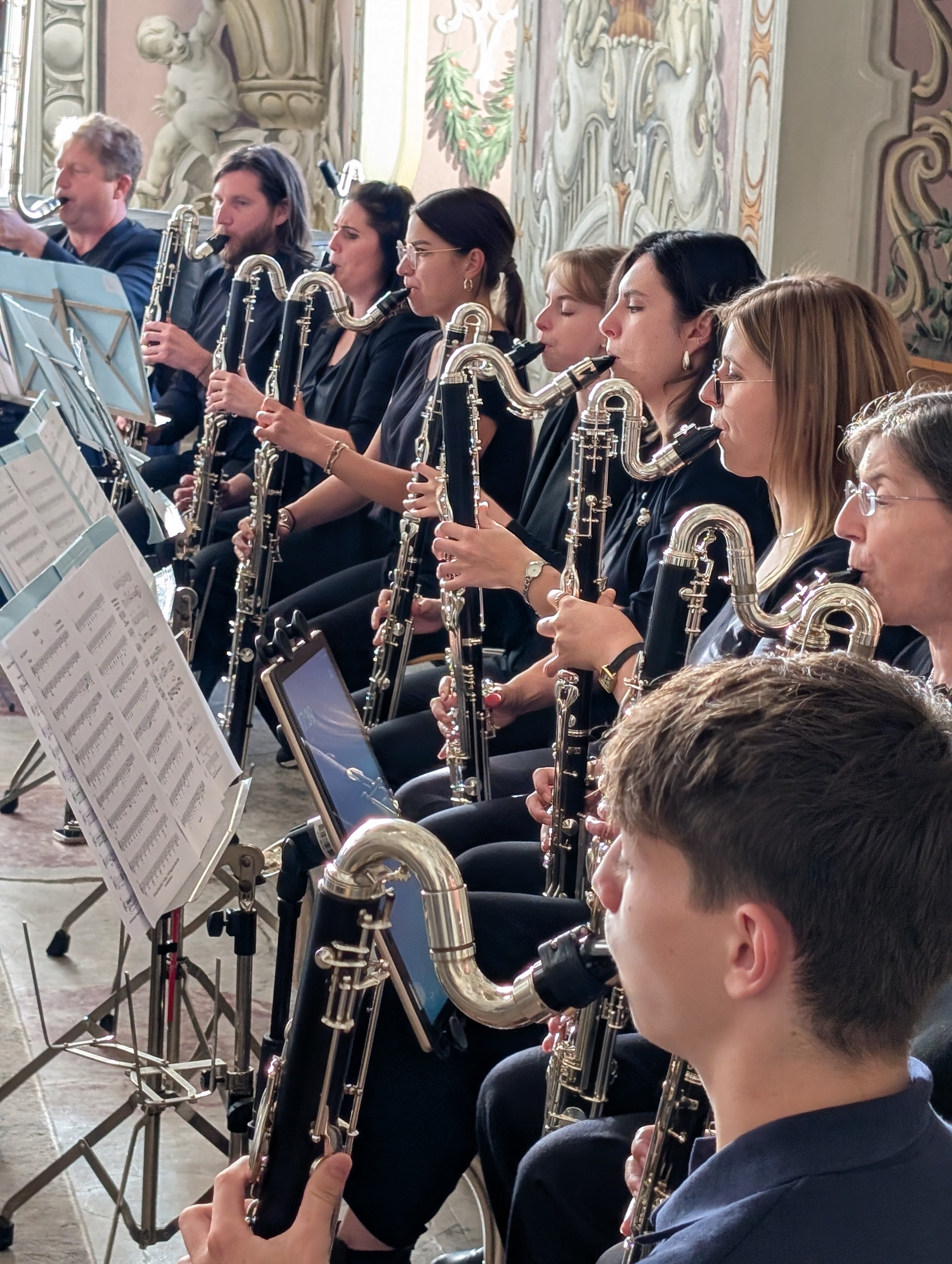 Ensemble von der Seite.